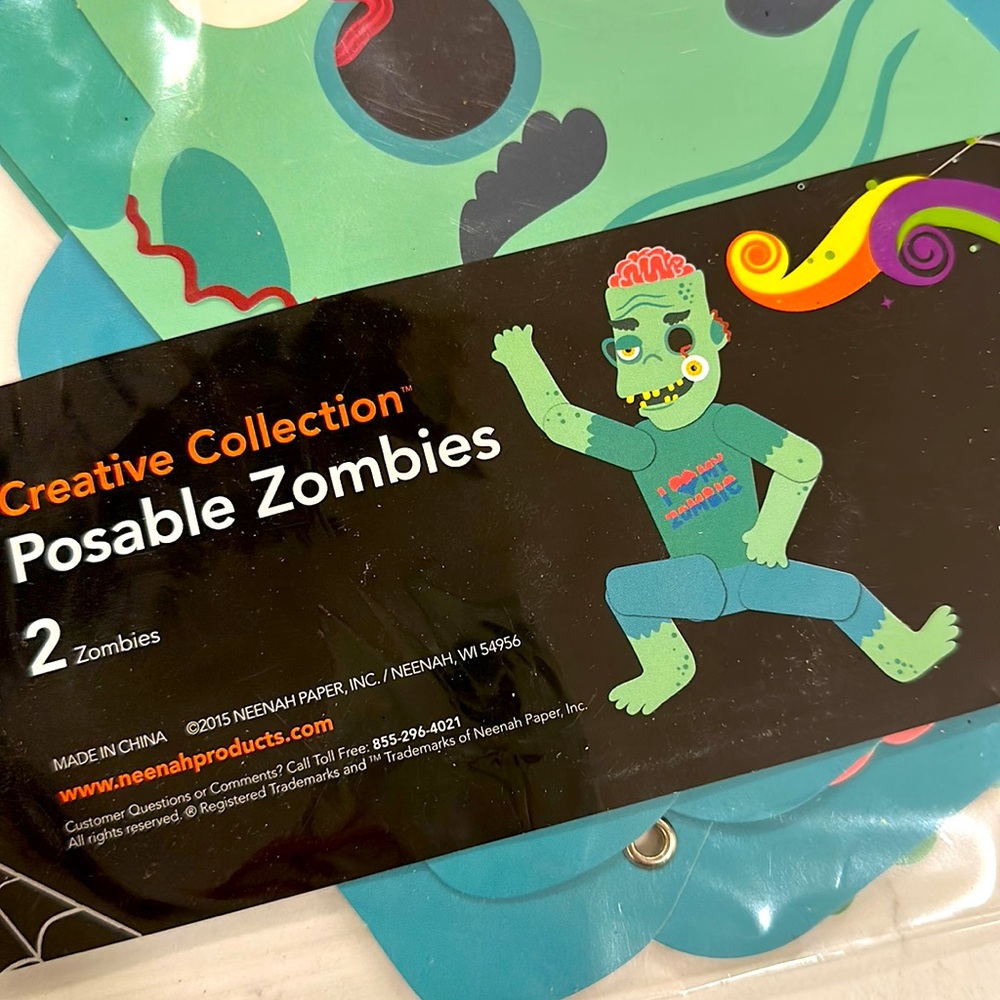 NWT Creative Collection Posable Zombies 🧟‍♂️ - Picture 4 of 4